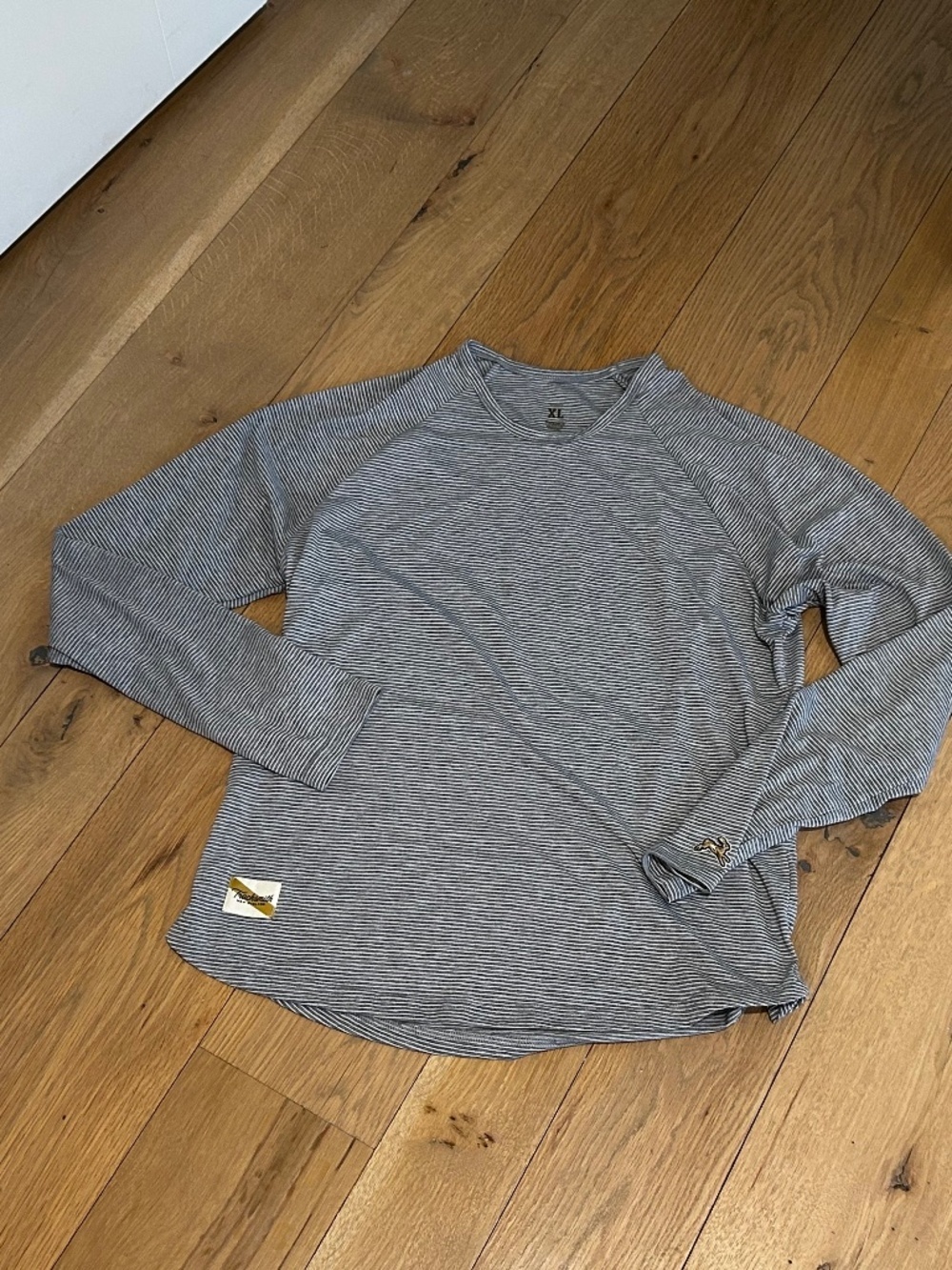 Women's XL Tracksmith Navy White Thin-Striped Long Sleeve Running Workout Tee
